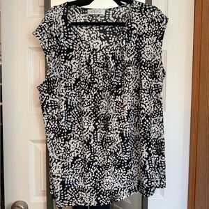Kasper Black and White Abstract Blouse